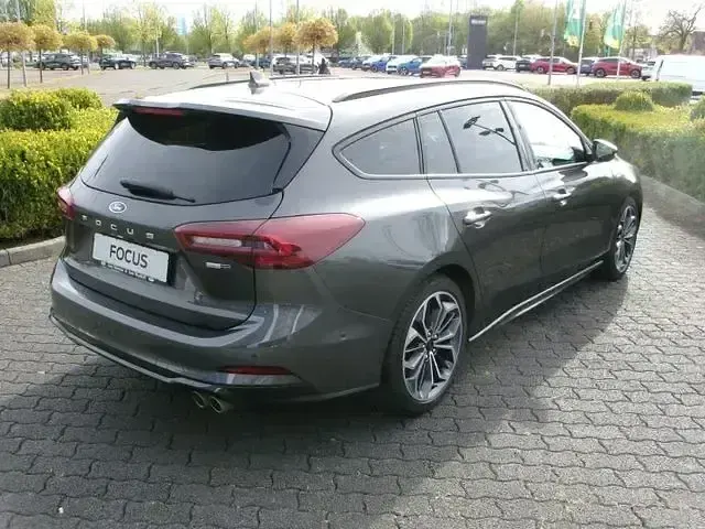 Gebraucht Ford Focus ST-Line X 155 PS (114 kW) 2022 Grau Limousine