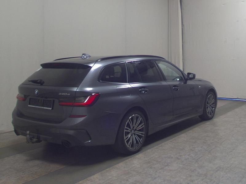 Gebraucht BMW 330e M Sport 252 PS (185 kW) 2020 Grau Kombi
