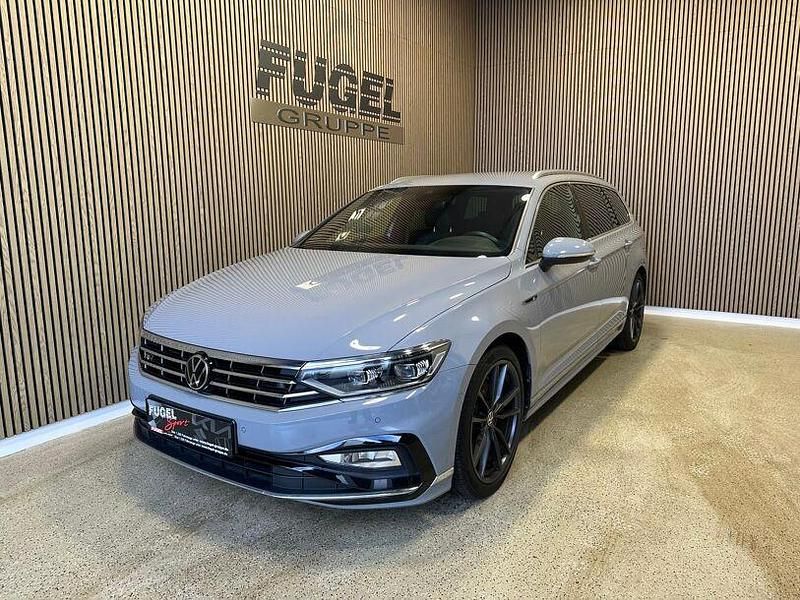 Gebraucht VW Passat R-line 200 PS (147 kW) 2023 Mondsteingrau Kombi