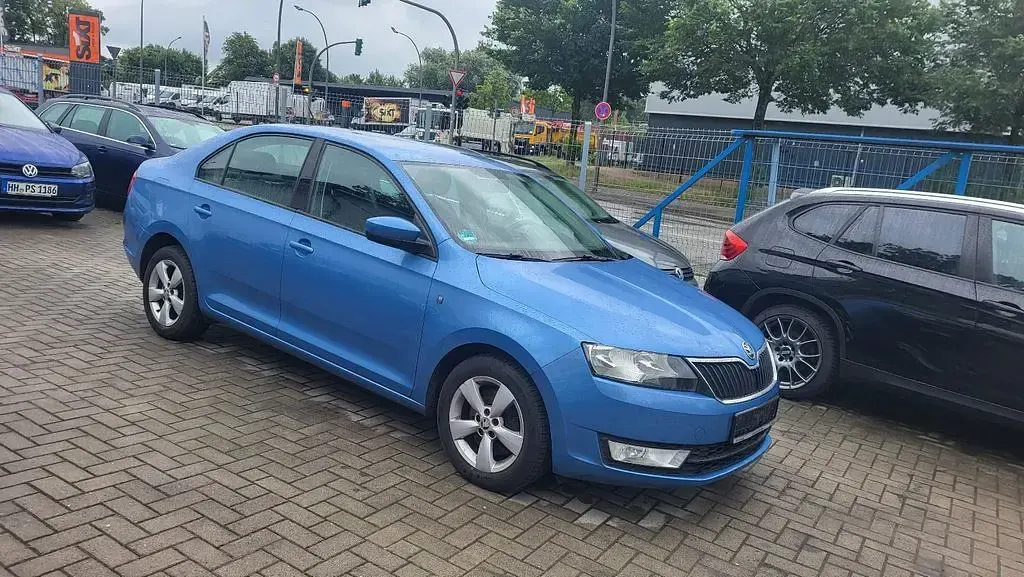 Gebraucht Skoda Rapid Ambition 105 PS (77 kW) 2013 Blau Kleinwagen
