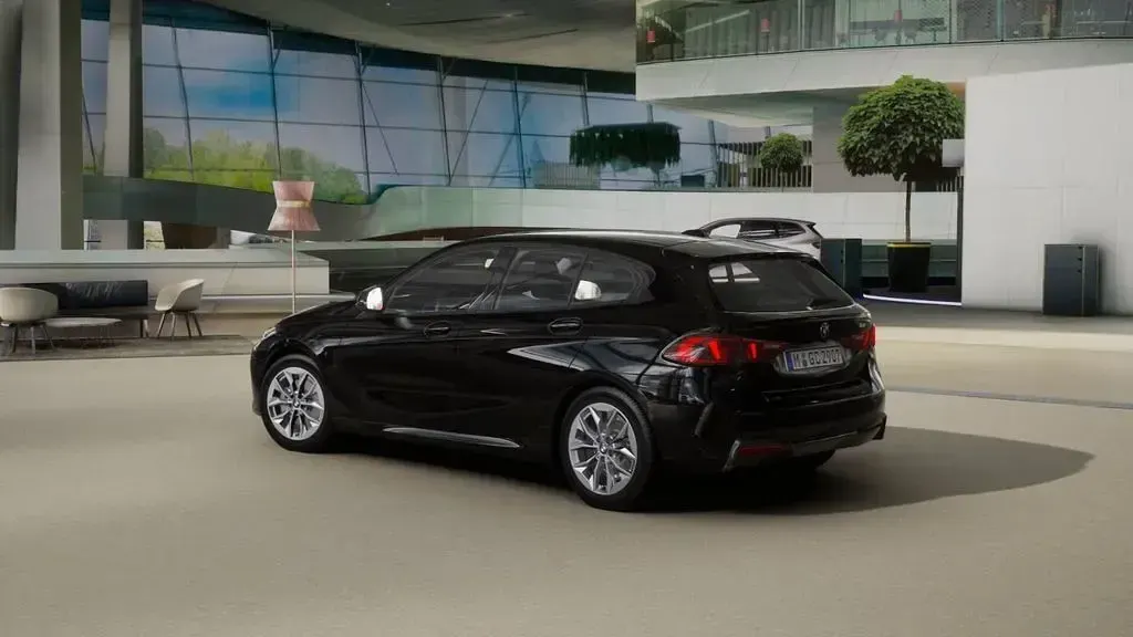 Neu BMW 118 170 PS (125 kW) 2026 Schwarz Kleinwagen