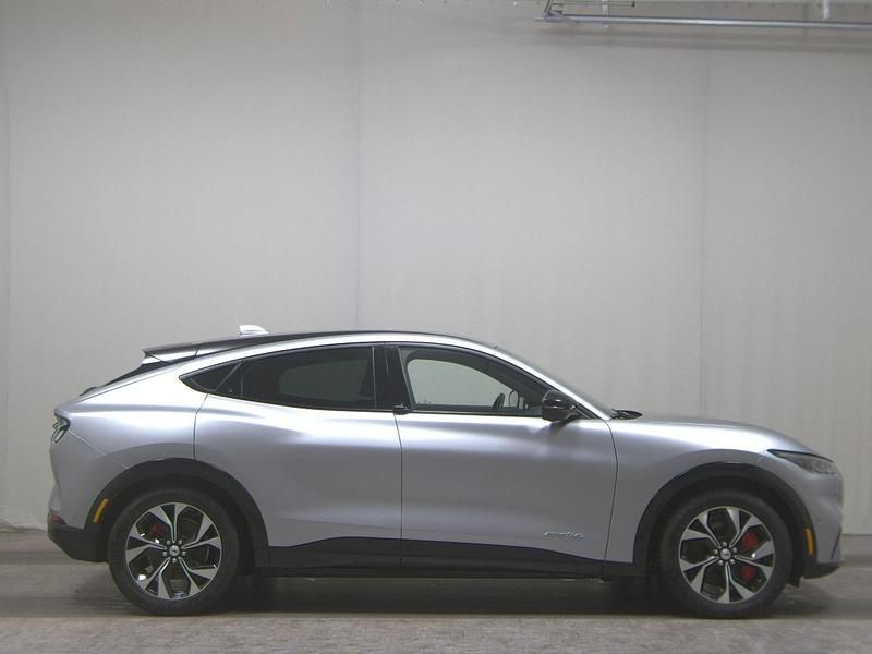 Silber Gebraucht 2021 Ford Mustang Mach-E Standard Range SUV | 27.480 € (Etwas zu teuer) - Bild 1/4