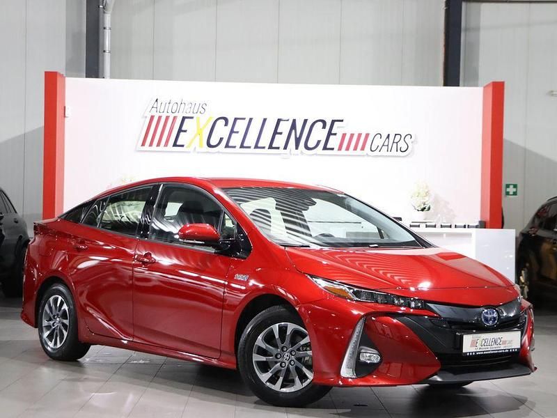 Emotional red2 Gebraucht 2022 Toyota Prius Plug-in Hybrid Executive Kleinwagen | 28.333 € - Bild 1/4