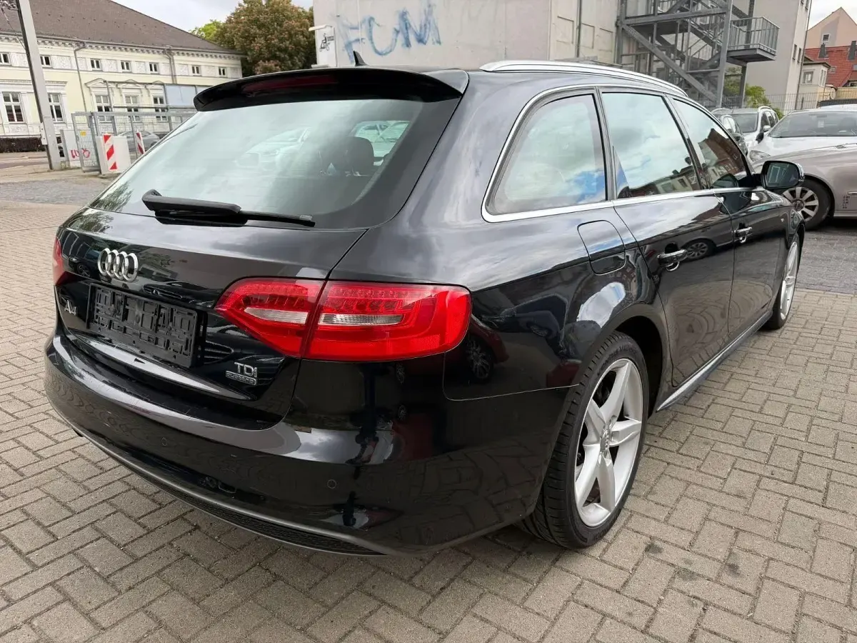 Używany Audi A4 S-Line 190 KM (139 kW) 2015 Czarny Kombi