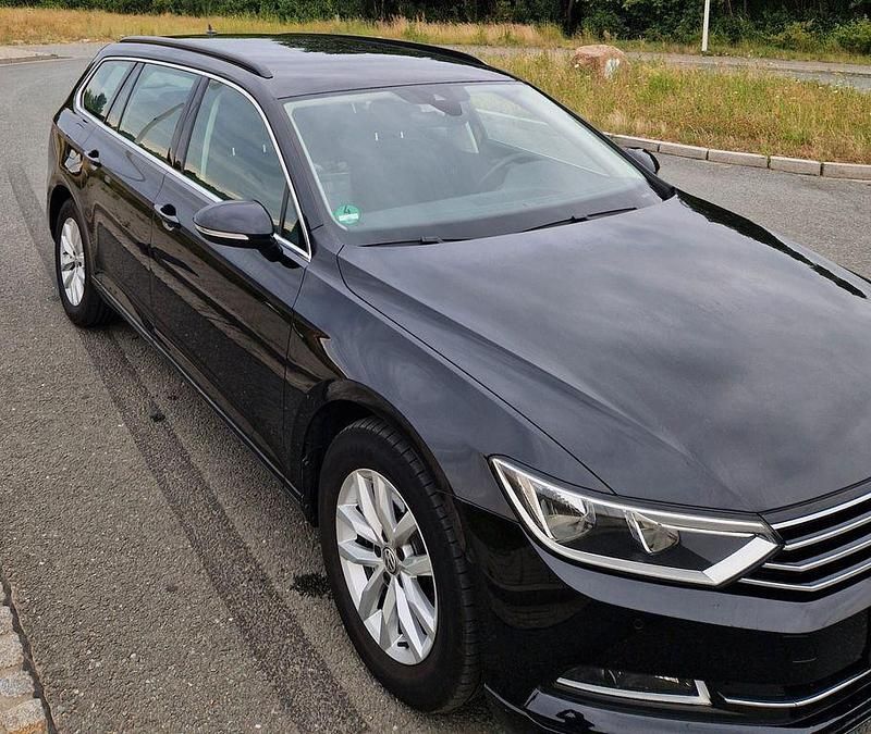 Schwarz Gebraucht 2019 VW Passat Pro Kombi | 17.500 € (Fairer Preis) - Bild 1/4