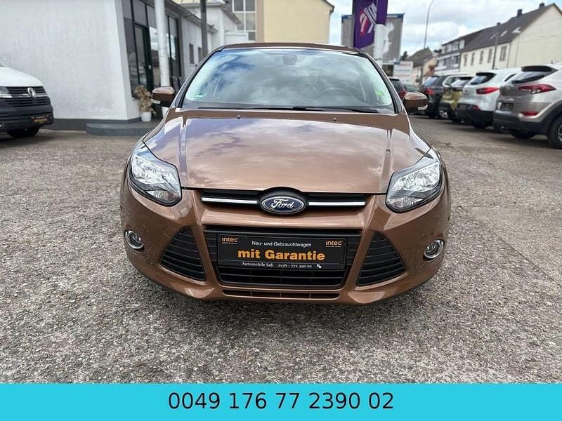 Gebraucht Ford Focus Champions Edition 101 PS (74 kW) 2013 Braun Limousine