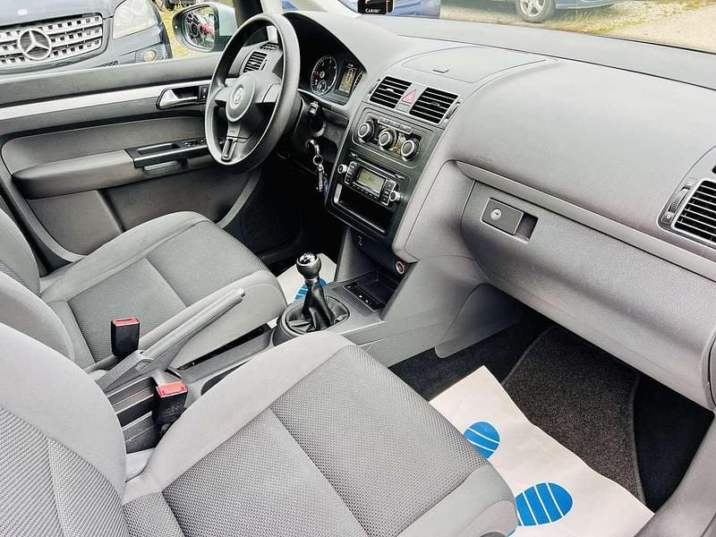 Gebraucht VW Touran Trendline 105 PS (77 kW) 2011 Silbergrau Van / Kleinbus