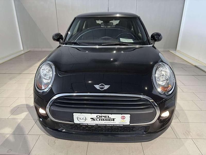 Gebraucht Mini ONE 102 PS (75 kW) 2017 Midnight black metallic Kleinwagen