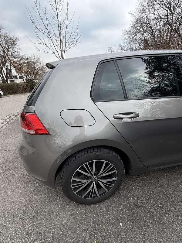 Gebraucht VW Golf VII Allstar 110 PS (80 kW) 2017 Grau Kleinwagen