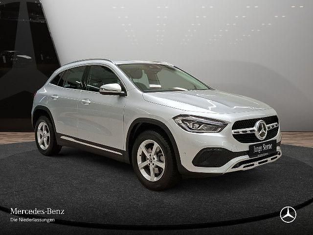 Gebraucht Mercedes GLA200 Progressive 163 PS (119 kW) 2022 Silber SUV
