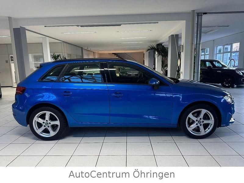 Gebraucht Audi A3 Basis 116 PS (85 kW) 2019 Blau Limousine