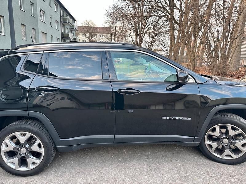 Gebraucht Jeep Compass Limited 140 PS (102 kW) 2019 Schwarz SUV