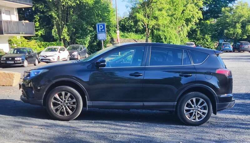 Gebraucht 2016 Toyota RAV4 Edition-S SUV | 19.300 € - Bild 1/4