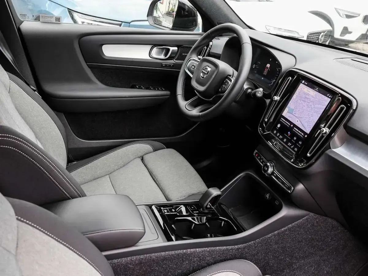 Gebraucht Volvo XC40 Plus 197 PS (144 kW) 2025 Grau SUV