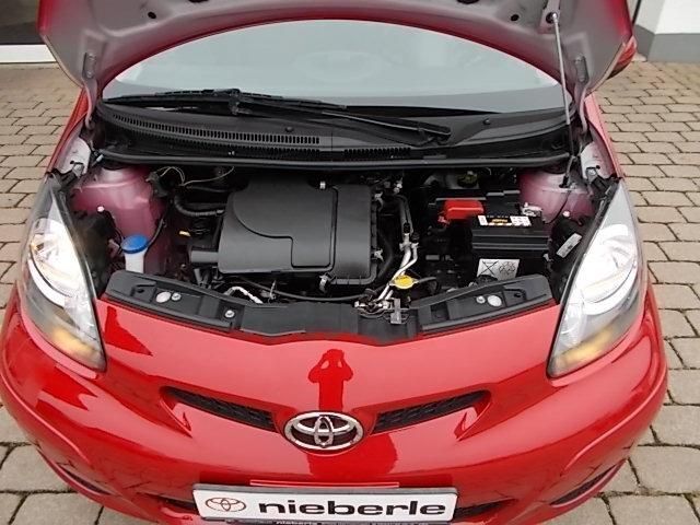 Gebraucht Toyota Aygo 68 PS (50 kW) 2010 Rot metallic Kleinwagen