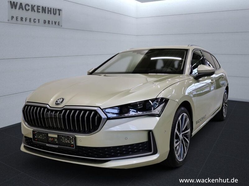 Gelb Gebraucht 2024 Skoda Superb LAURIN & KLEMENT Kombi | 48.800 € - Bild 1/4