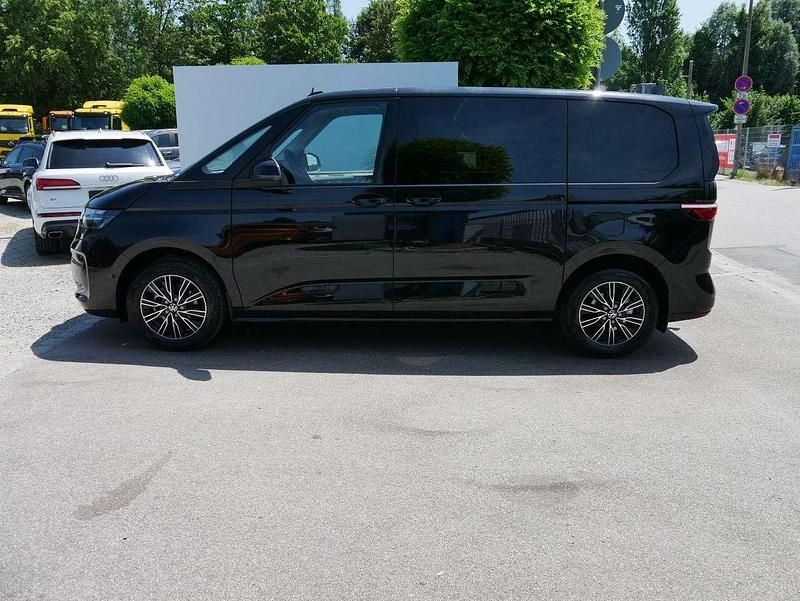 Neu VW Multivan Life 150 PS (110 kW) 2025 Deepblack perleffekt Van