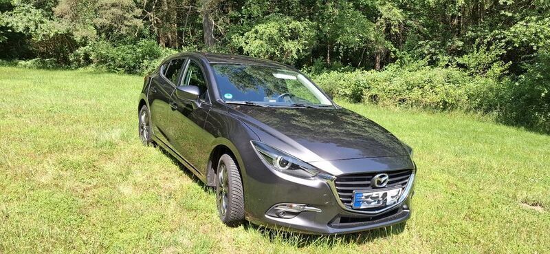 Grau Gebraucht 2017 Mazda 3 Exclusive-Line Limousine | 12.000 € (Fairer Preis) - Bild 1/4