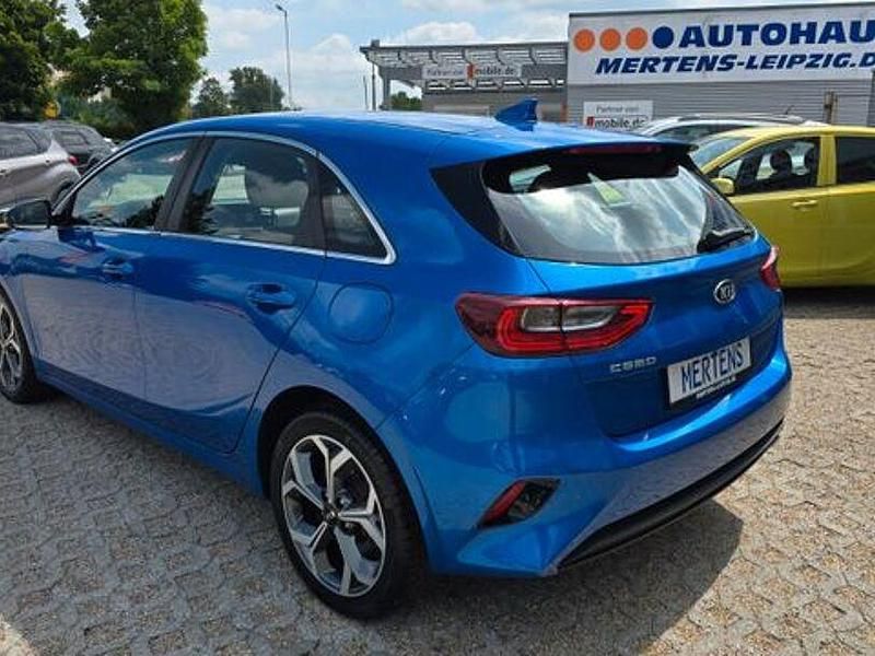 Gebraucht Kia Ceed Spirit 140 PS (102 kW) 2020 Blau Kleinwagen