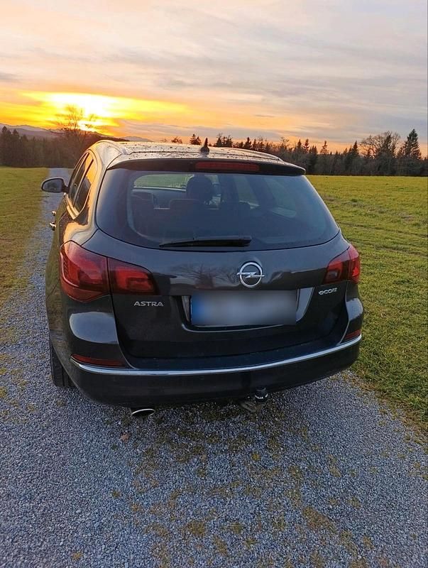 Gebraucht Opel Astra 164 PS (120 kW) 2013 Andere farben Kombi