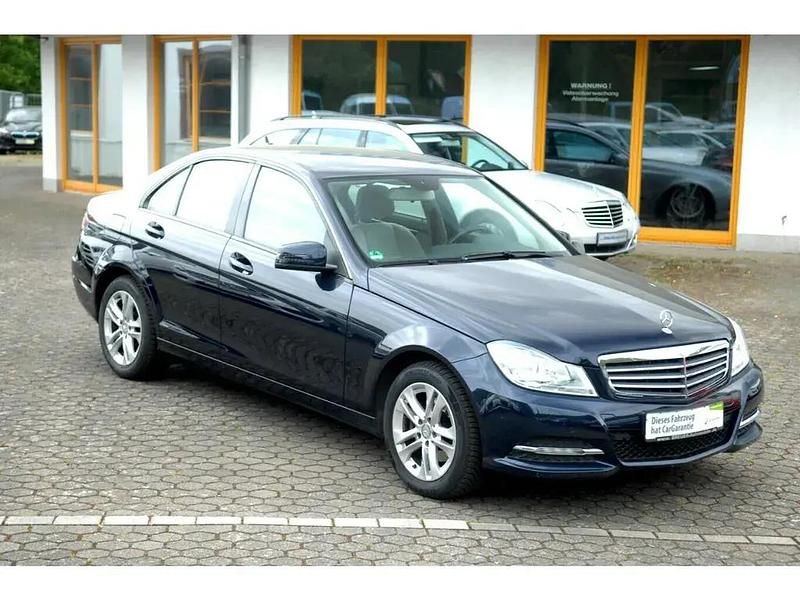 Gebraucht Mercedes C200 184 PS (135 kW) 2014 Blau Limousine