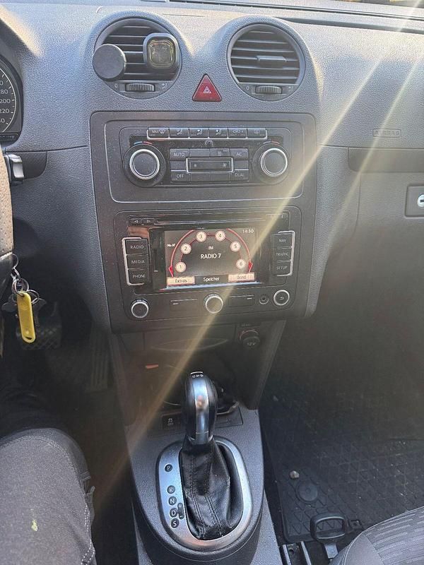 Gebraucht VW Caddy Maxi 140 PS (102 kW) 2011 Grau Van / Kleinbus