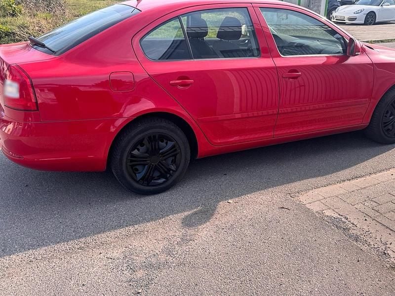 Gebraucht Skoda Octavia 105 PS (77 kW) 2012 Rot Limousine