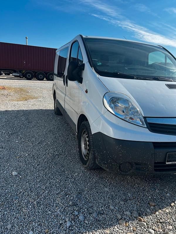 Gebraucht Opel Vivaro 120 PS (88 kW) 2011 Weiß Van / Kleinbus