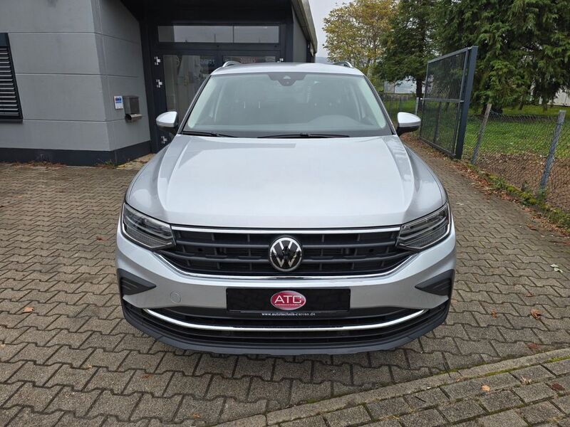 Silber Gebraucht 2022 VW Tiguan Active SUV | 26.890 € (Guter Preis) - Bild 1/4