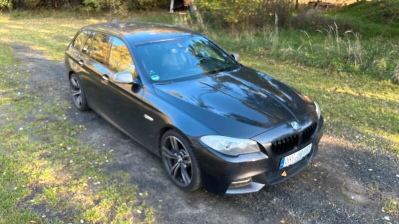 Grau Gebraucht 2013 BMW M550 Limousine | 18.000 € (Fairer Preis) - Bild 1/4