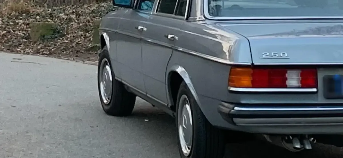 Gebraucht Mercedes 250 140 PS (102 kW) 1983 Blau Limousine