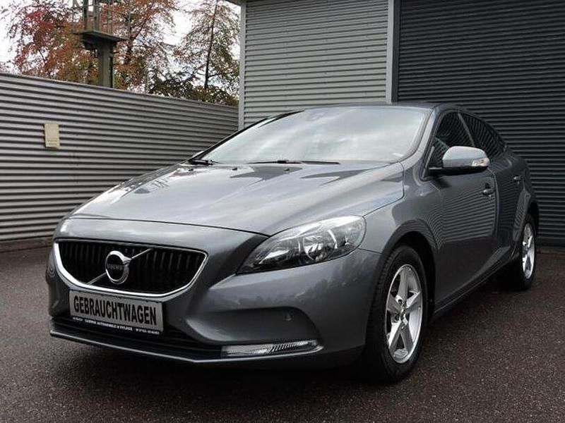 Grau Gebraucht 2016 Volvo V40 Kinetic Kombi | 13.999 € - Bild 1/4