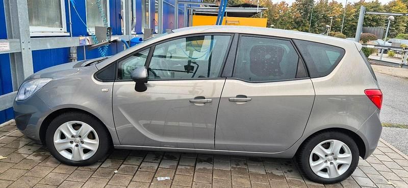 Gebraucht Opel Meriva Design Edition 101 PS (74 kW) 2011 Braun Van / Kleinbus