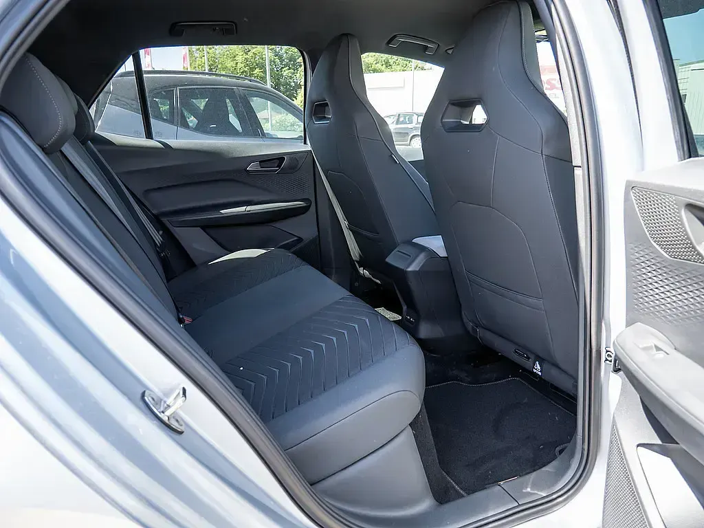 Gebraucht Cupra Born 169 kW (231 PS) 2025 Geysir silver Kleinwagen