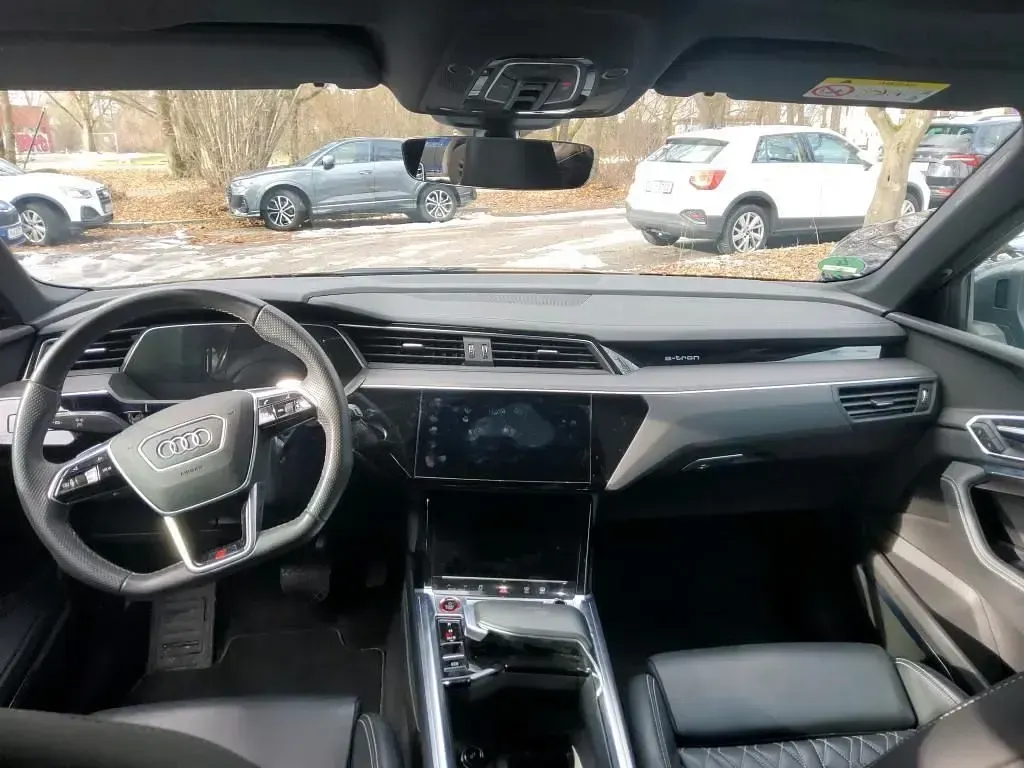 Gebraucht Audi e-tron Ambiente 369 kW (503 PS) 2023 Daytonagrau perleffekt SUV