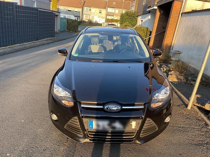 Schwarz Gebraucht 2012 Ford Focus Champions Edition Kombi | 4.350 € (Guter Preis) - Bild 1/4