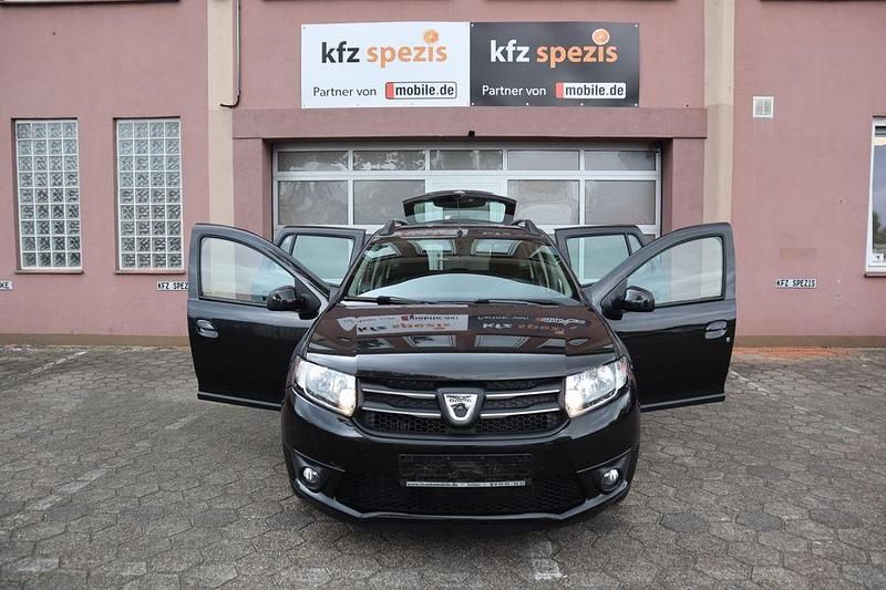 Schwarz Gebraucht 2015 Dacia Logan MCV Lauréate Limousine | 7.970 € (Etwas zu teuer) - Bild 1/4