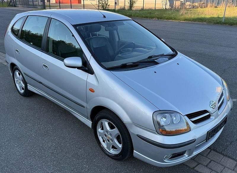 Gebraucht Nissan Almera Tino 116 PS (85 kW) 2002 Silber Van / Kleinbus