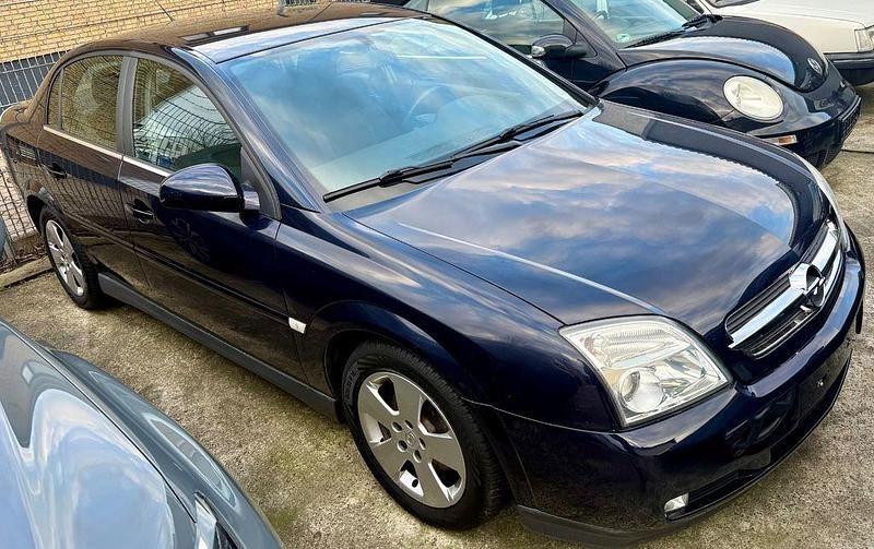 Gebraucht Opel Vectra Elegance 122 PS (89 kW) 2004 Saturnblau/blue Limousine