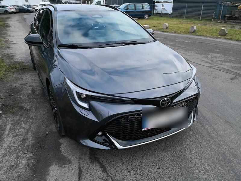 Grau Gebraucht 2024 Toyota Corolla Kombi | 28.500 € (Fairer Preis) - Bild 1/4