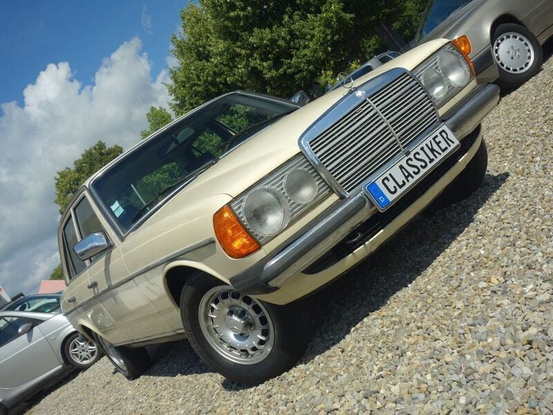 Beige Gebraucht 1981 Mercedes E300 Limousine | 8.000 € - Bild 1/4