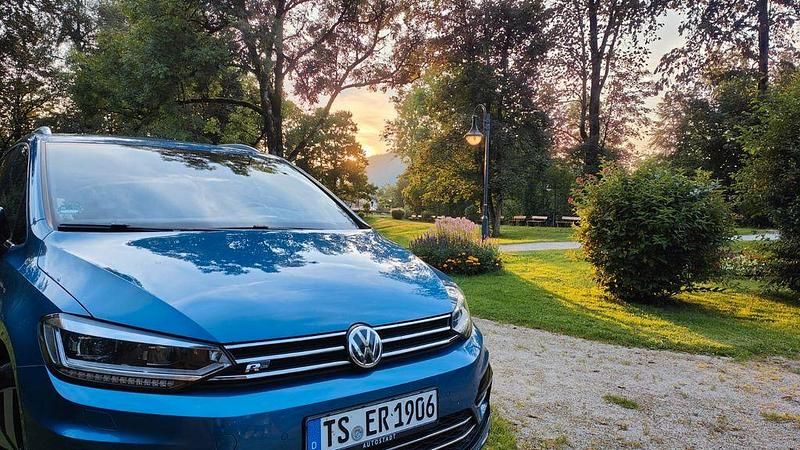 Blau Gebraucht 2020 VW Touran Highline Van / Kleinbus | 19.500 € (Fairer Preis) - Bild 1/4