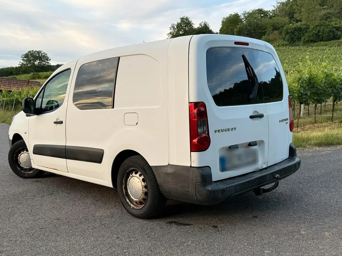 Gebraucht Peugeot Partner 90 PS (66 kW) 2010 Weiß