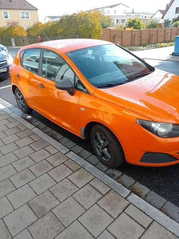Orange Gebraucht 2009 Seat Ibiza Limousine | 3.715 € (Teuer) - Bild 1/4