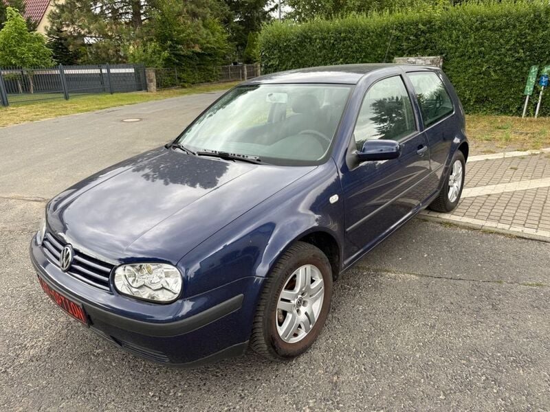 Schwarz Gebraucht 2001 VW Golf IV Edition Limousine | 2.450 € (Etwas zu teuer) - Bild 1/4