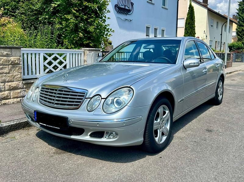 Silber Gebraucht 2004 Mercedes E280 Limousine | 6.990 € (Fairer Preis) - Bild 1/4