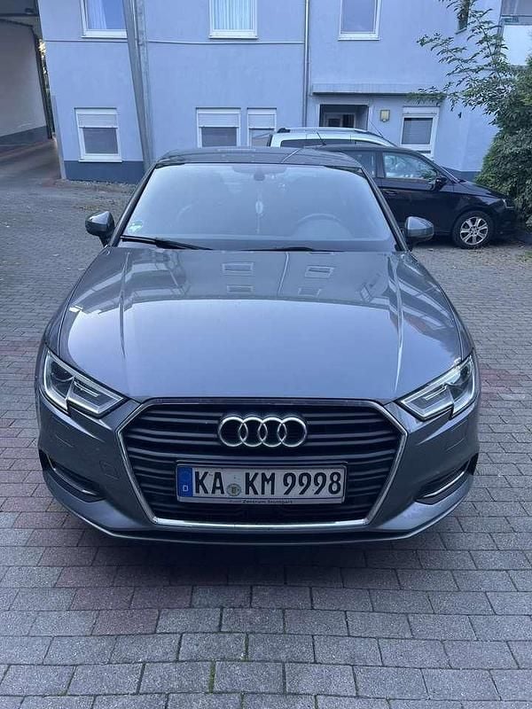 Grau Gebraucht 2019 Audi A3 Limousine | 18.000 € (Guter Preis) - Bild 1/4