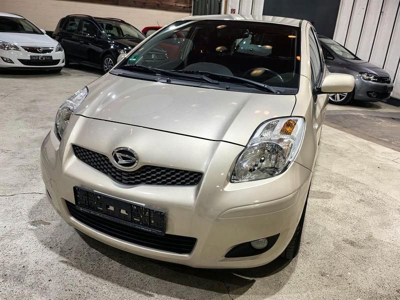 Gebraucht Daihatsu Charade 99 PS (72 kW) 2011 Braun Limousine