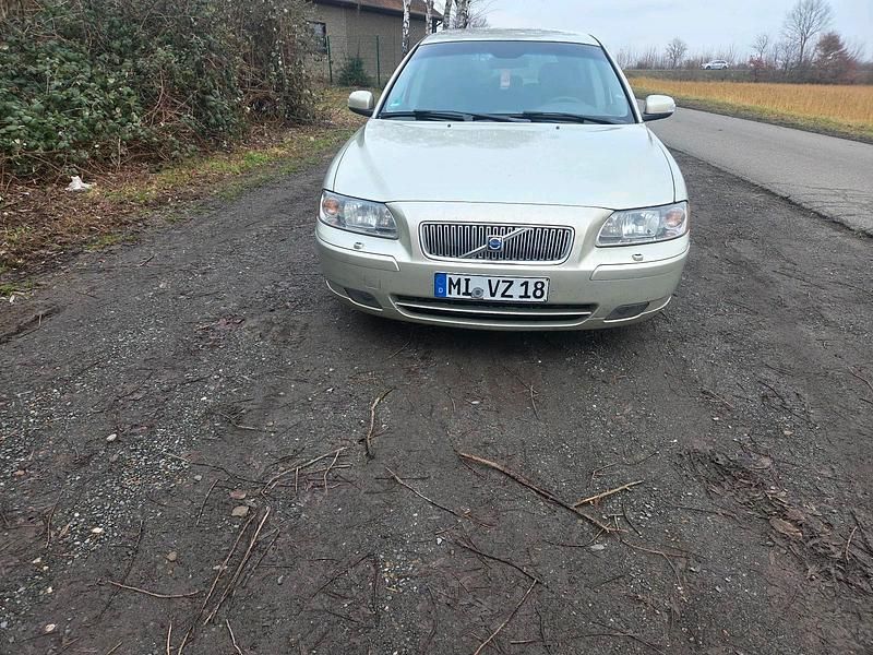 Grün Gebraucht 2006 Volvo V70 Kombi | 3.500 € (Fairer Preis) - Bild 1/4