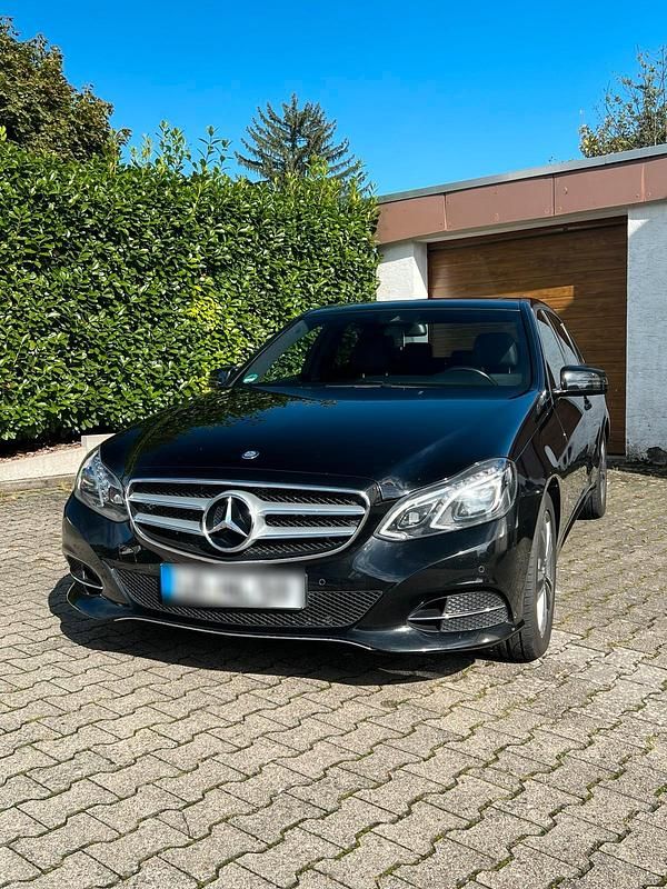 Schwarz Gebraucht 2013 Mercedes E250 Avantgarde Limousine | 17.490 € (Fairer Preis) - Bild 1/4